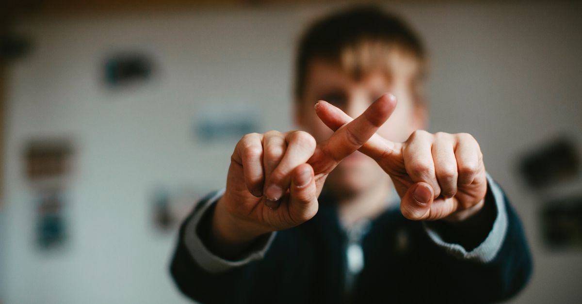 Fixer des limites avec bienveillance : 15 exemples concrets pour aider les enfants à grandir