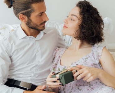 De la passion à la complicité : comprendre les étapes clés de la vie à deux