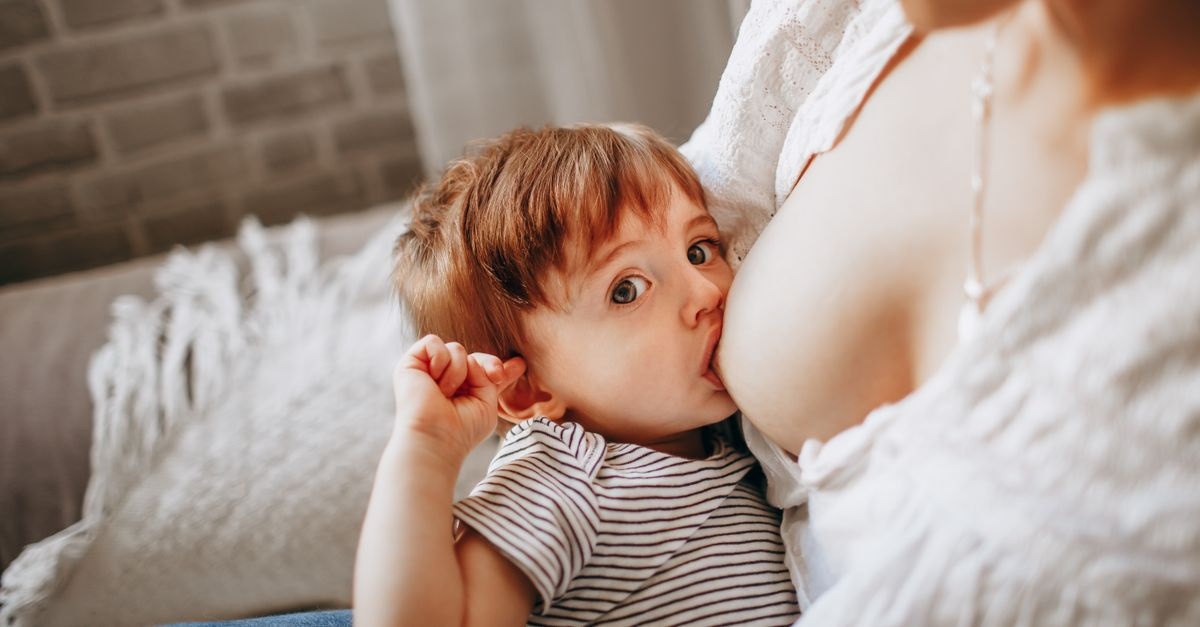 Sevrage en douceur : comment passer du sein au biberon (ou au solide) sans stress