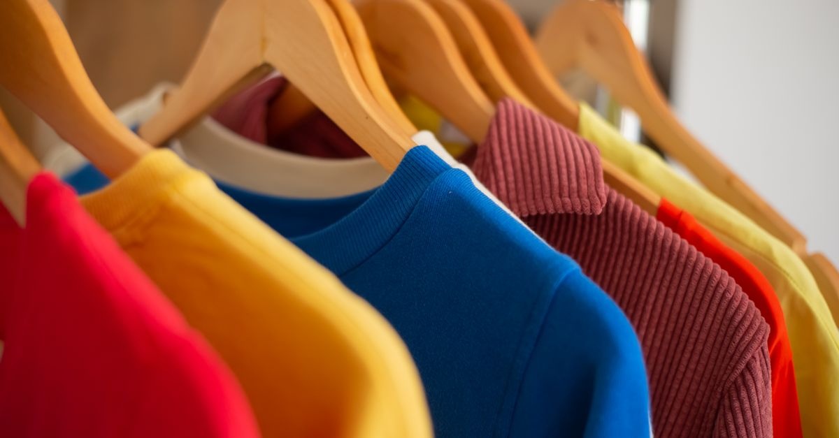 L’art d’harmoniser les couleurs de vos tenues : astuces simples pour un look toujours réussi