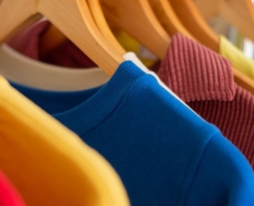 L’art d’harmoniser les couleurs de vos tenues : astuces simples pour un look toujours réussi