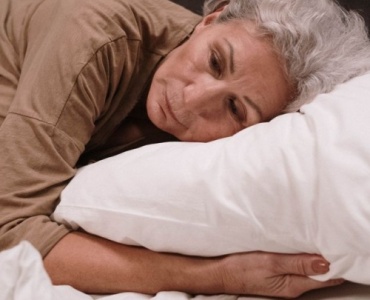 Nuits en feu à la ménopause : comprendre et apaiser les sueurs nocturnes