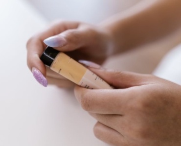 Teint zéro imperfections : comment choisir un fond de teint qui laisse respirer la peau