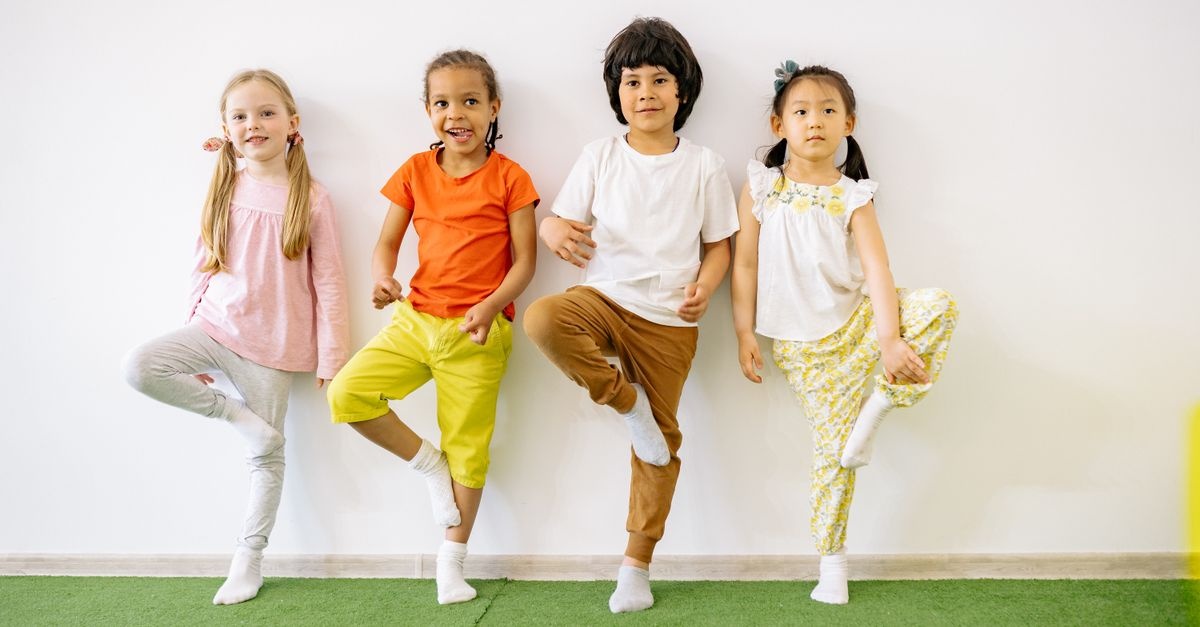 Petits funambules en action : des jeux d’équilibre ludiques pour enfants