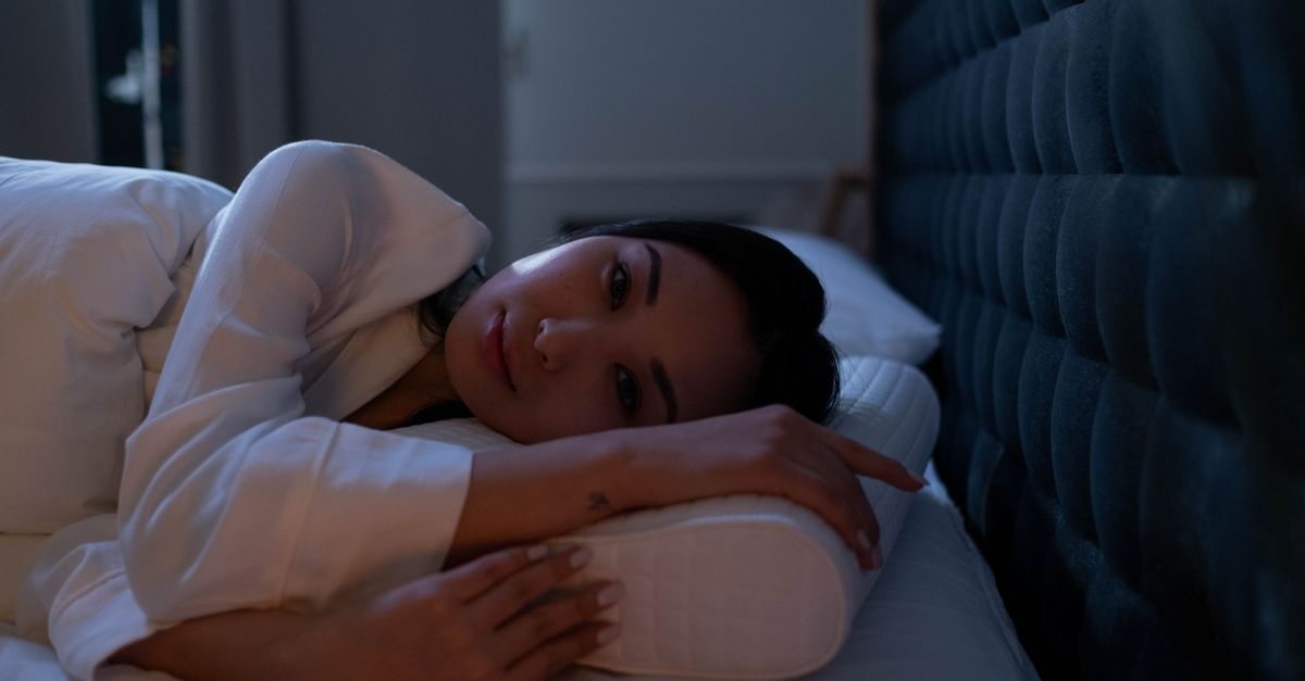 Nuits blanches avant les règles : comprendre l’insomnie et retrouver un sommeil réparateur