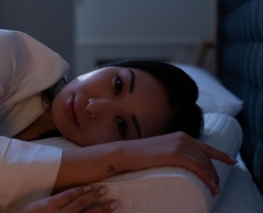 Nuits blanches avant les règles : comprendre l’insomnie et retrouver un sommeil réparateur
