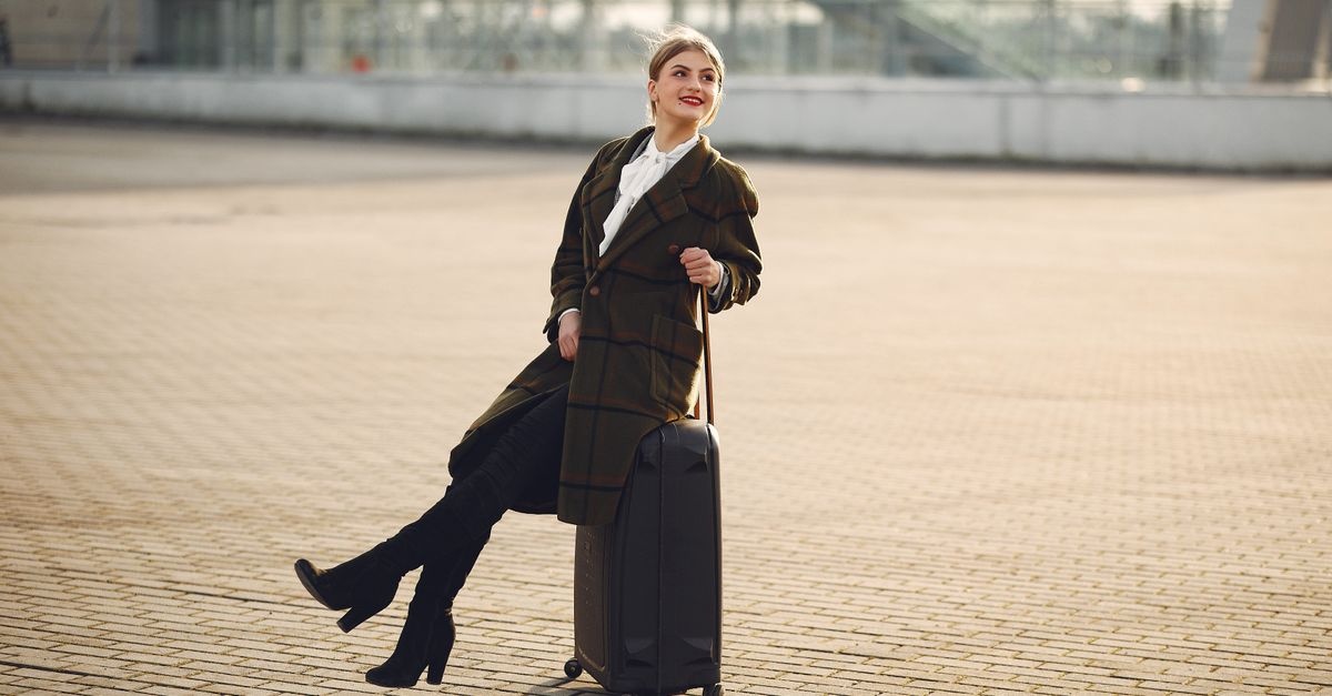 Voyager avec style : les tenues les plus confortables pour partir l’esprit léger
