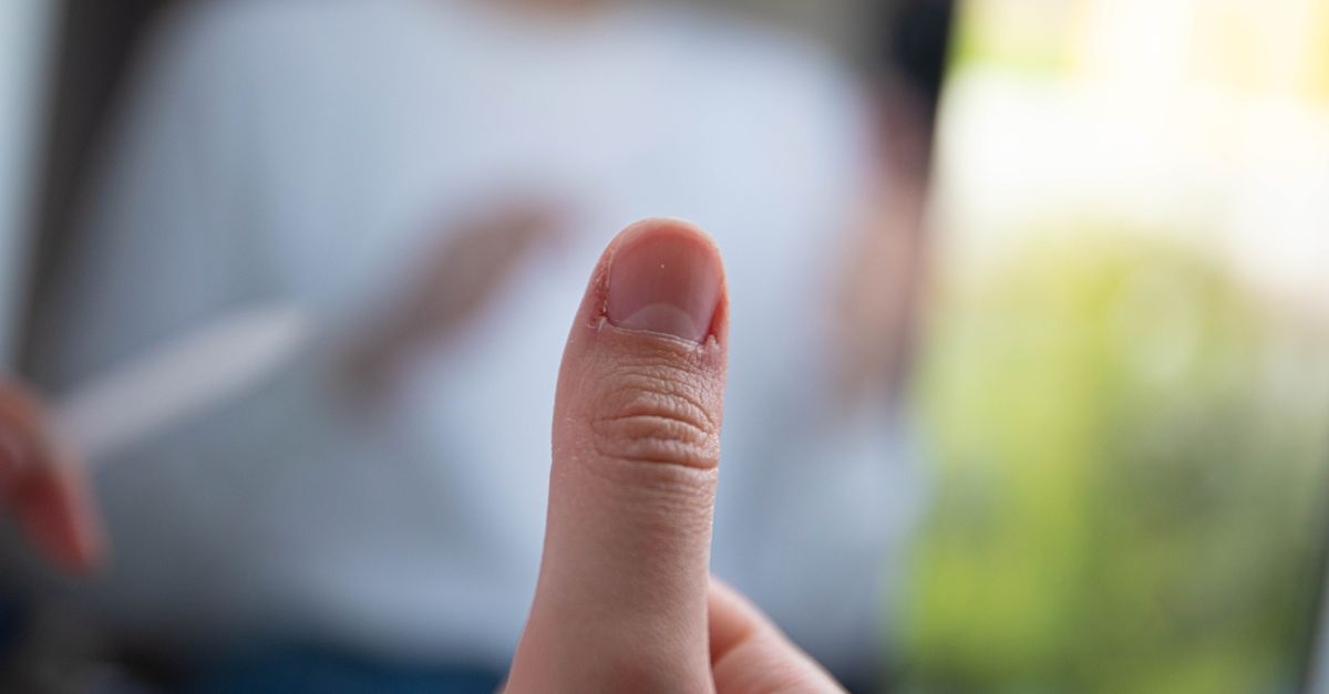 Adieu aux ongles fragiles : comprendre et stopper le dédoublement pour des mains impeccables