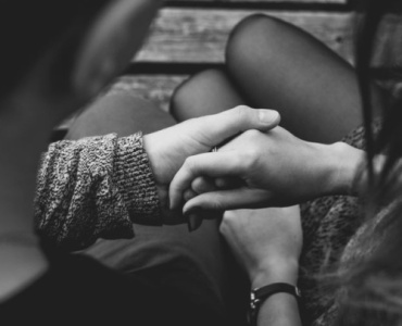 Quand dire « pardon » change tout : l’art des excuses authentiques dans le couple