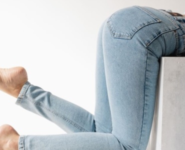 Jeans femme : les tendances incontournables de la saison pour un look parfait