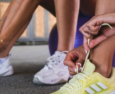 Bougez avec style : comment choisir les meilleures chaussures de fitness pour femmes